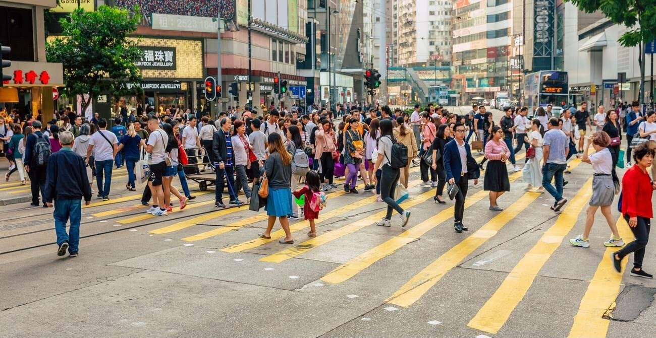 Dalam sehari masyarakat Hong Kong bisa jalan kaki hingga 6.880 langkah.