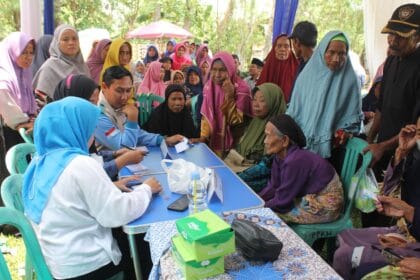 Bidan Goes to kampung PLN UID Banten Salurkan Bantuan Layanan Kesehatan Gratis untuk Warga