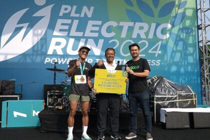 PLN dan Peserta Electric Run Sukses Kurangi Emisi Karbon, Ojol Dapat Motor Listrik