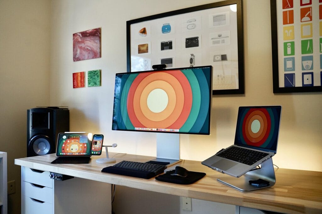 Apple Desk Setup