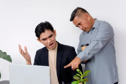 Menurut pemilik bisnis, pekerja Gen Z lebih cenderung menunjukkan kurangnya profesionalisme dan kemalasan di tempat kerja. Foto: Mdv Edwards - stok.adobe.com