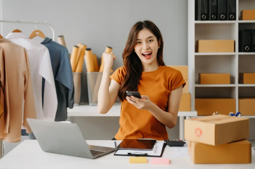 Program Shopee Affiliate menawarkan peluang bagi kamu untuk meraih cuan tanpa harus menjual produk secara langsung.