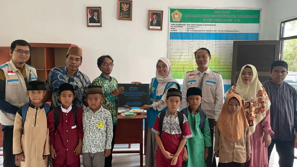 Pt Pln (Persero) Unit Induk Distribusi (Uid) Banten Melalui Yayasan Baitul Maal (Ybm) Pln Meresmikan Pembangunan Gedung Baru Madrasah Ibtidaiyah (Mi) Nurut Takwa Di Kampung Cukang Kaung, Desa Kadubera, Kecamatan Picung, Kabupaten Pandeglang, Banten, Kamis (18/2/2025).