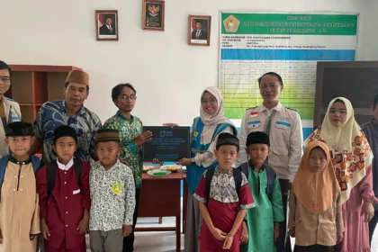 Pt Pln (Persero) Unit Induk Distribusi (Uid) Banten Melalui Yayasan Baitul Maal (Ybm) Pln Meresmikan Pembangunan Gedung Baru Madrasah Ibtidaiyah (Mi) Nurut Takwa Di Kampung Cukang Kaung, Desa Kadubera, Kecamatan Picung, Kabupaten Pandeglang, Banten, Kamis (18/2/2025).