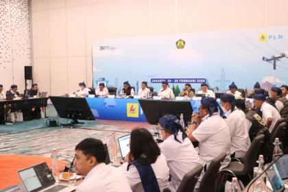 Suasana Rapat Efisiensi PT PLN (Persero) di Jakarta, 24-25 Februari 2025. PLN UID Banten sukses mengawal rapat yang dihadiri DJK Kementerian ESDM RI dan manajemen PLN untuk memperkuat efisiensi distribusi listrik.