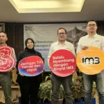 Perwakilan Indosat Ooredoo Hutchison (kiri ke kanan) VP-Head of Sales Jabo West 3 ID Mad Khoiri, VP Head of External Communications Indosat Eni Nur Ifati, Senior Vice President (SVP) Head of Region Outer Jakarta Eric Danari, dan VP – Head of Sales West Bodetabek IM3 Dandy Farhan Nugraha pada kegiatan Media Update Indosat Berkah Ramadan di Serang, 10/3/2025.