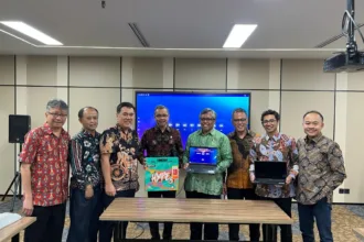 Laptop Merah Putih
